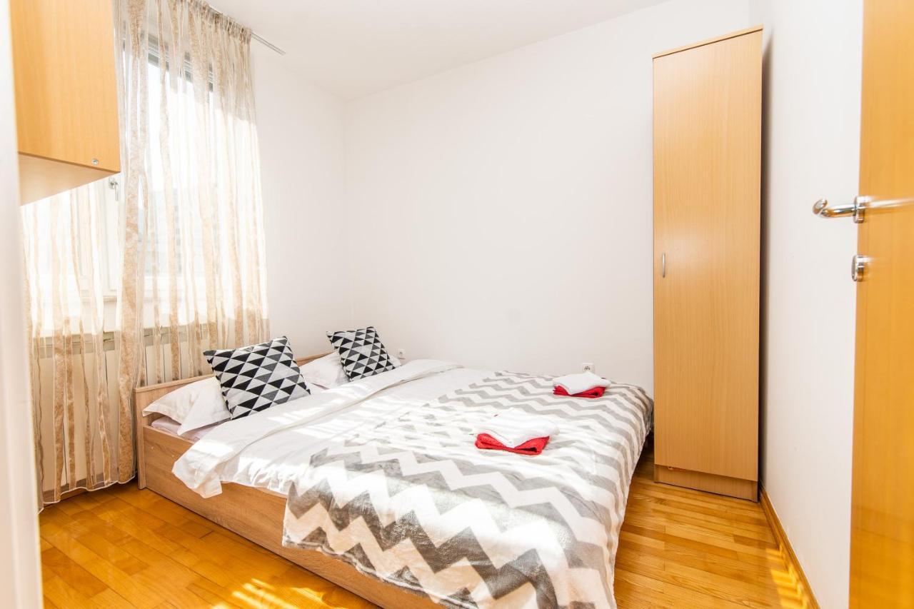 Modern 2Bdr Apartment In The Center- Free Parking ซาราเยโว ภายนอก รูปภาพ