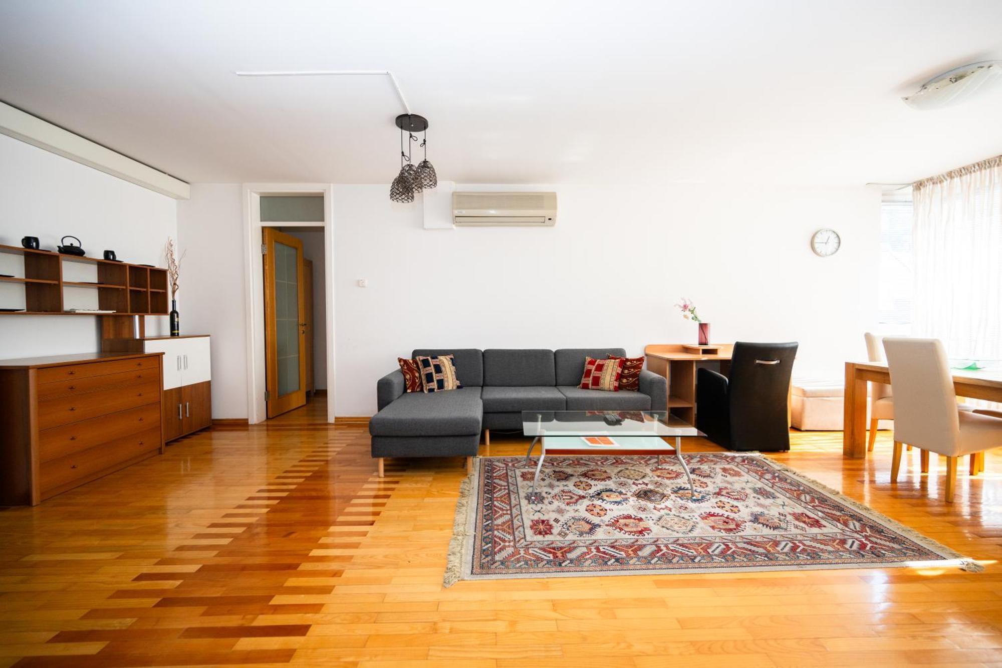 Modern 2Bdr Apartment In The Center- Free Parking ซาราเยโว ภายนอก รูปภาพ