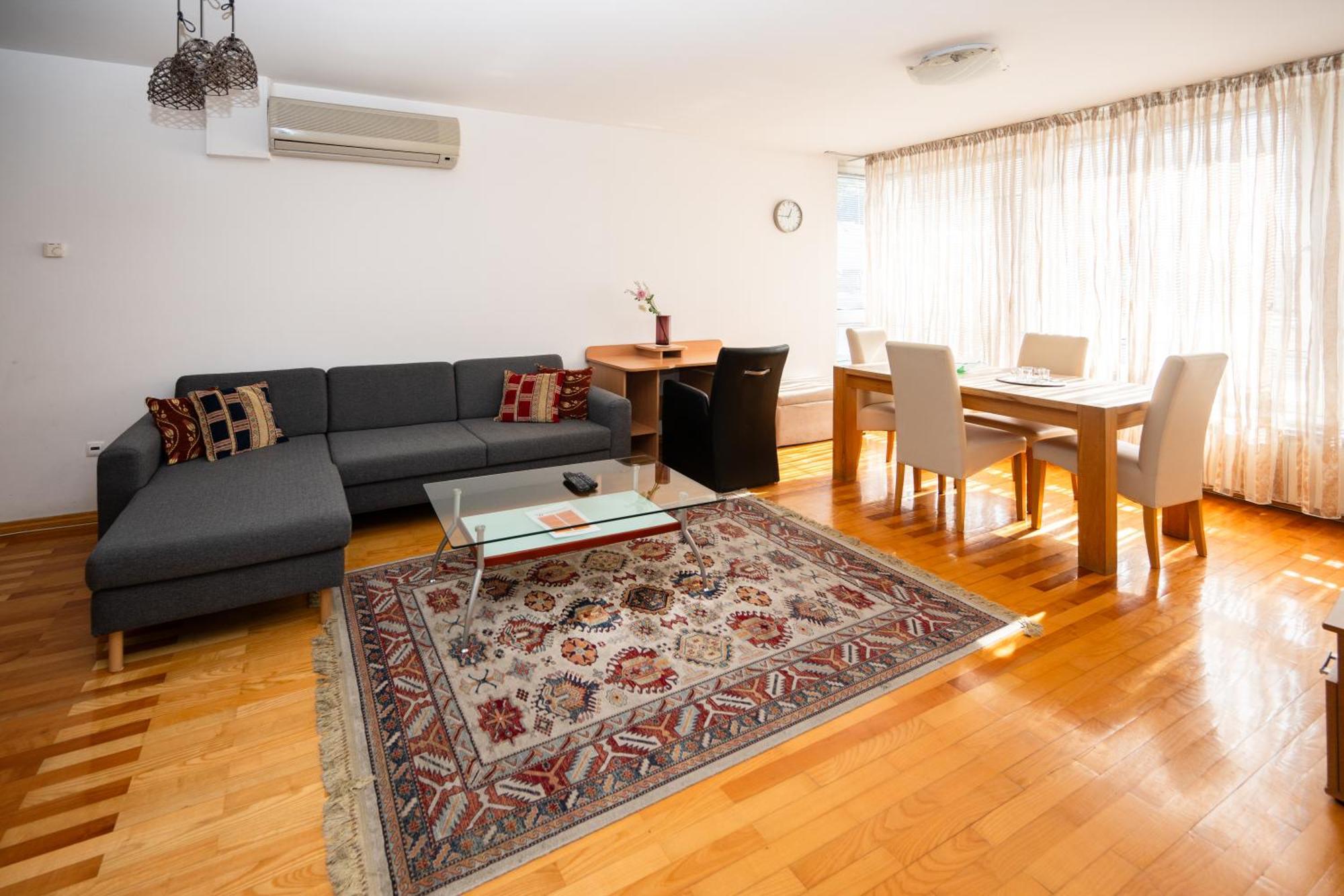 Modern 2Bdr Apartment In The Center- Free Parking ซาราเยโว ภายนอก รูปภาพ