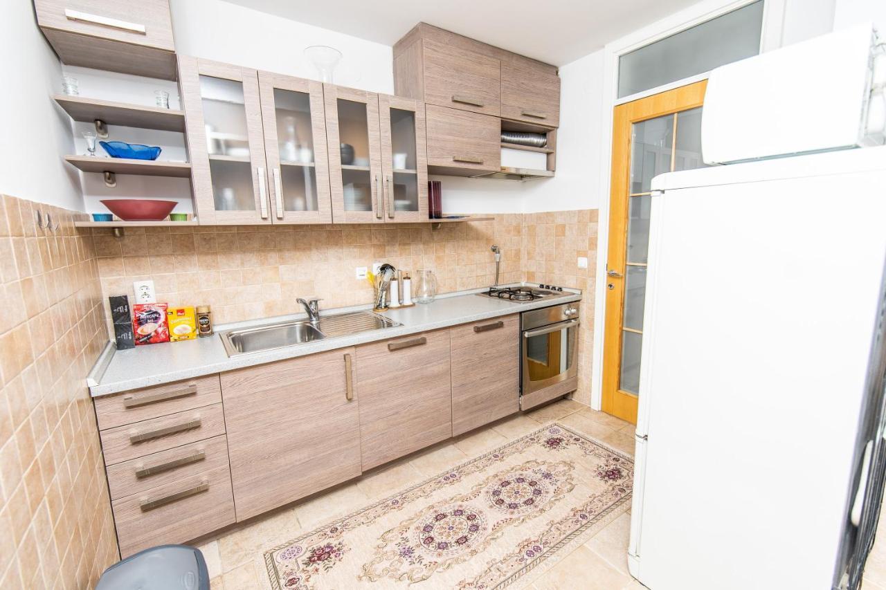 Modern 2Bdr Apartment In The Center- Free Parking ซาราเยโว ภายนอก รูปภาพ