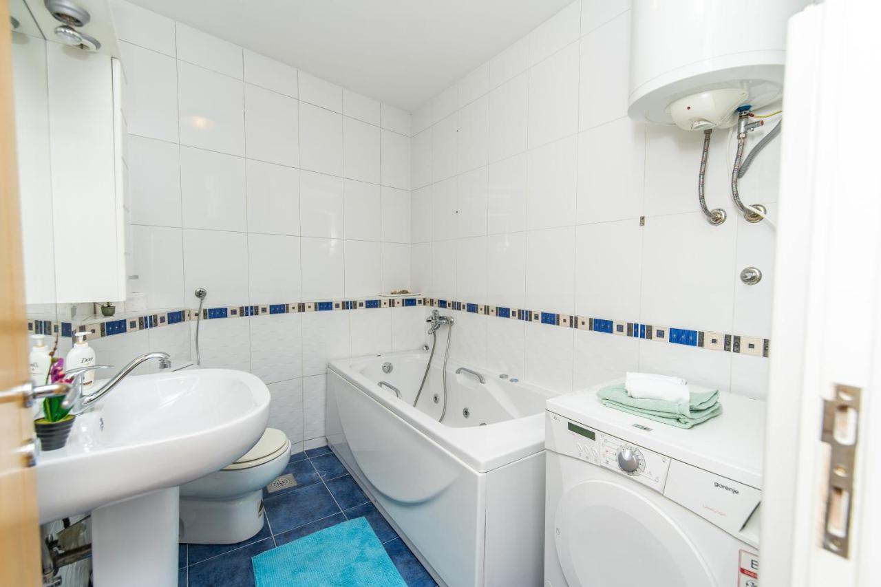 Modern 2Bdr Apartment In The Center- Free Parking ซาราเยโว ภายนอก รูปภาพ
