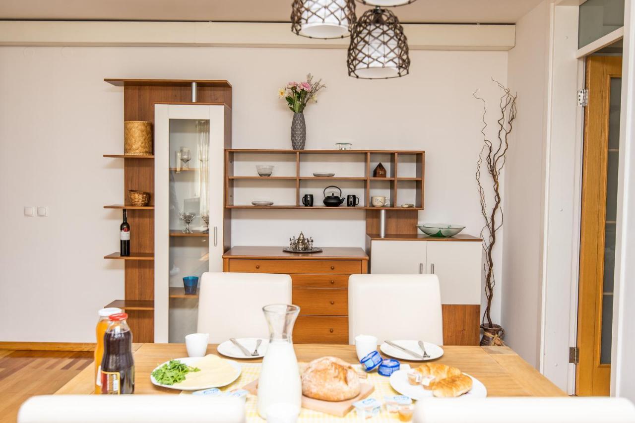 Modern 2Bdr Apartment In The Center- Free Parking ซาราเยโว ภายนอก รูปภาพ