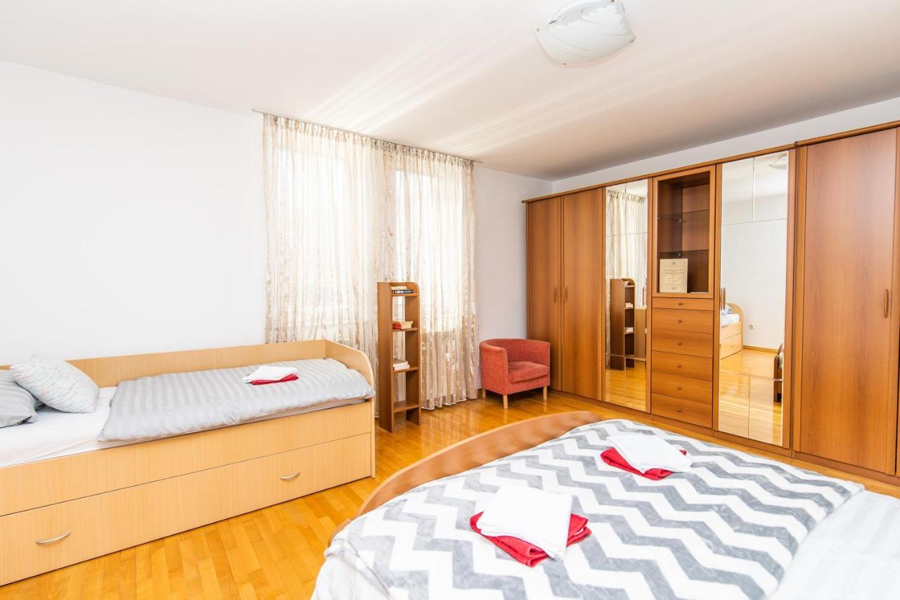 Modern 2Bdr Apartment In The Center- Free Parking ซาราเยโว ภายนอก รูปภาพ