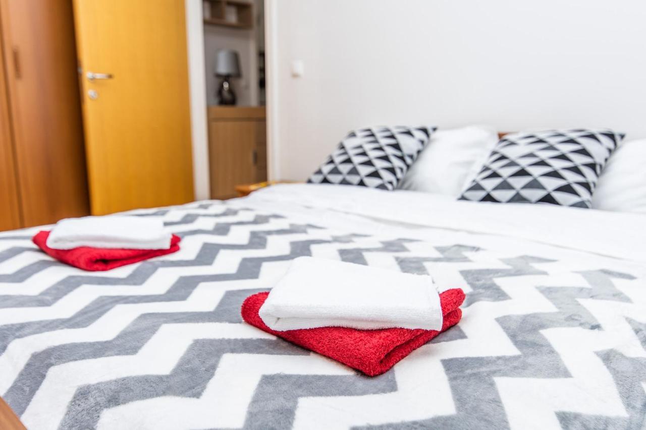 Modern 2Bdr Apartment In The Center- Free Parking ซาราเยโว ภายนอก รูปภาพ