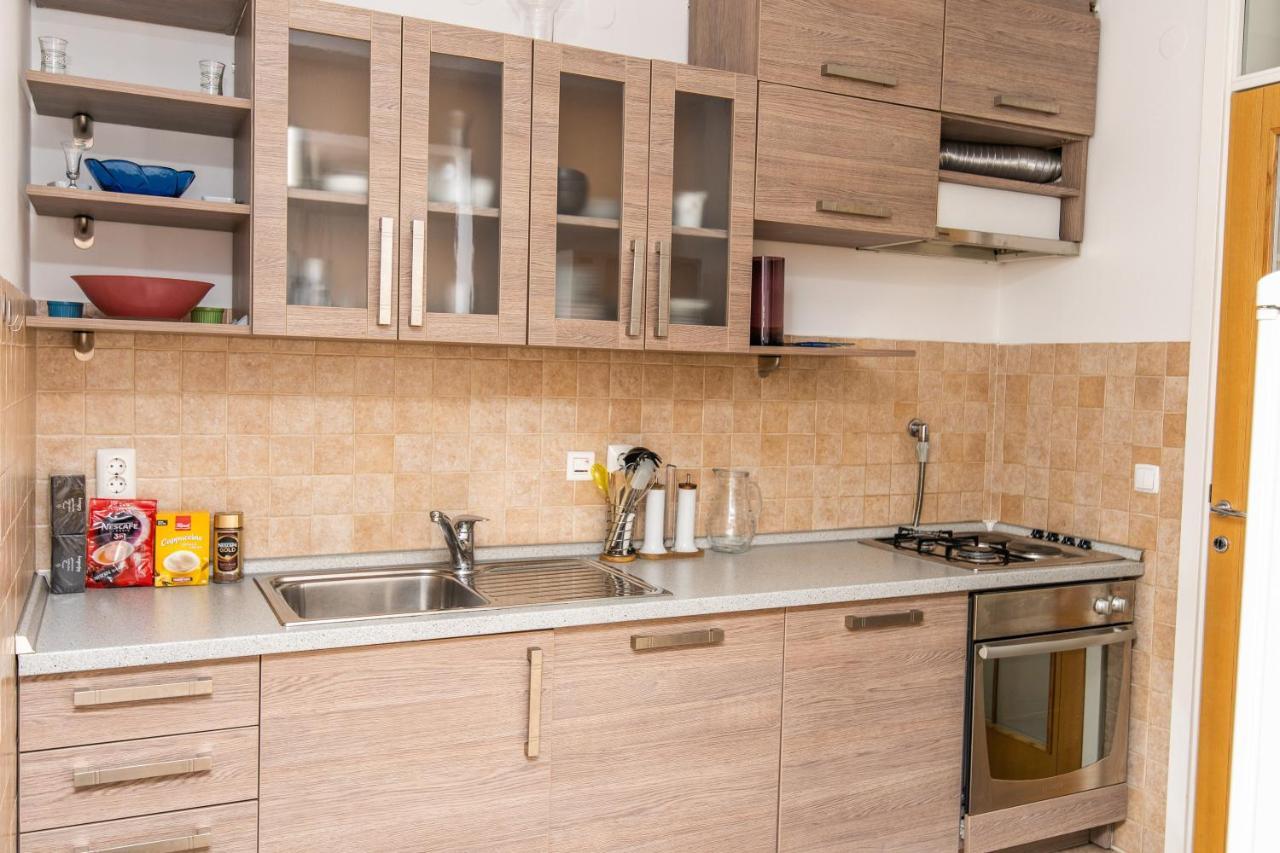 Modern 2Bdr Apartment In The Center- Free Parking ซาราเยโว ภายนอก รูปภาพ